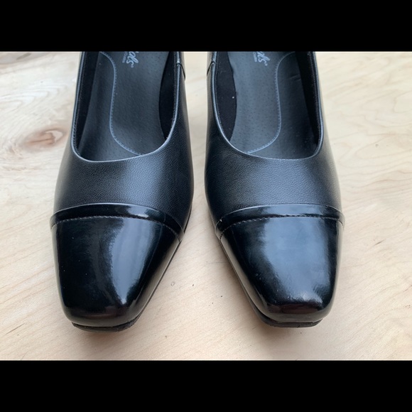 Rose Petals woman’s NWT heels - Picture 2 of 10